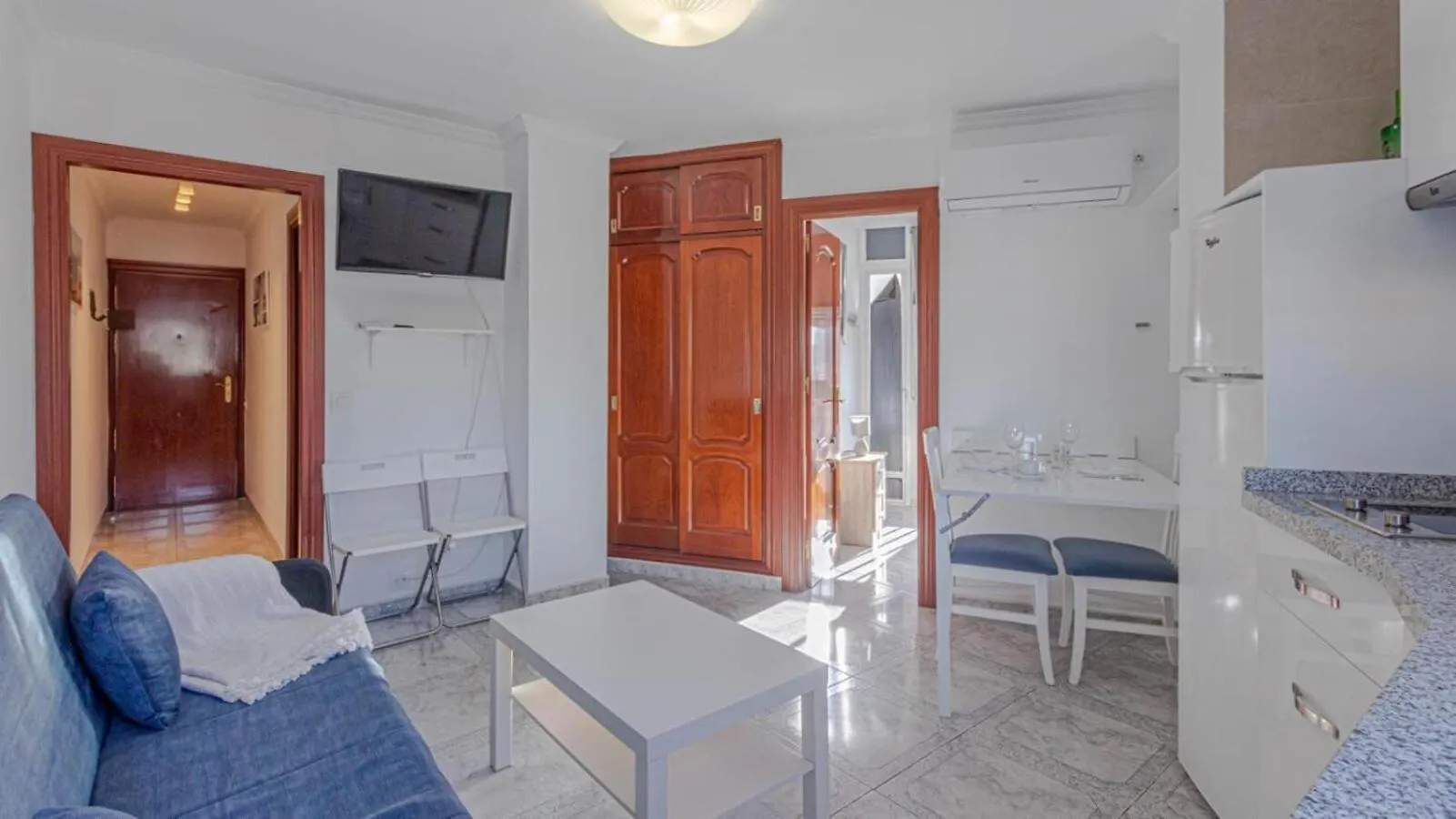 797 Holiday Rentals- Amplio Estudio En Puerto Marina ベナルマデナ アパート