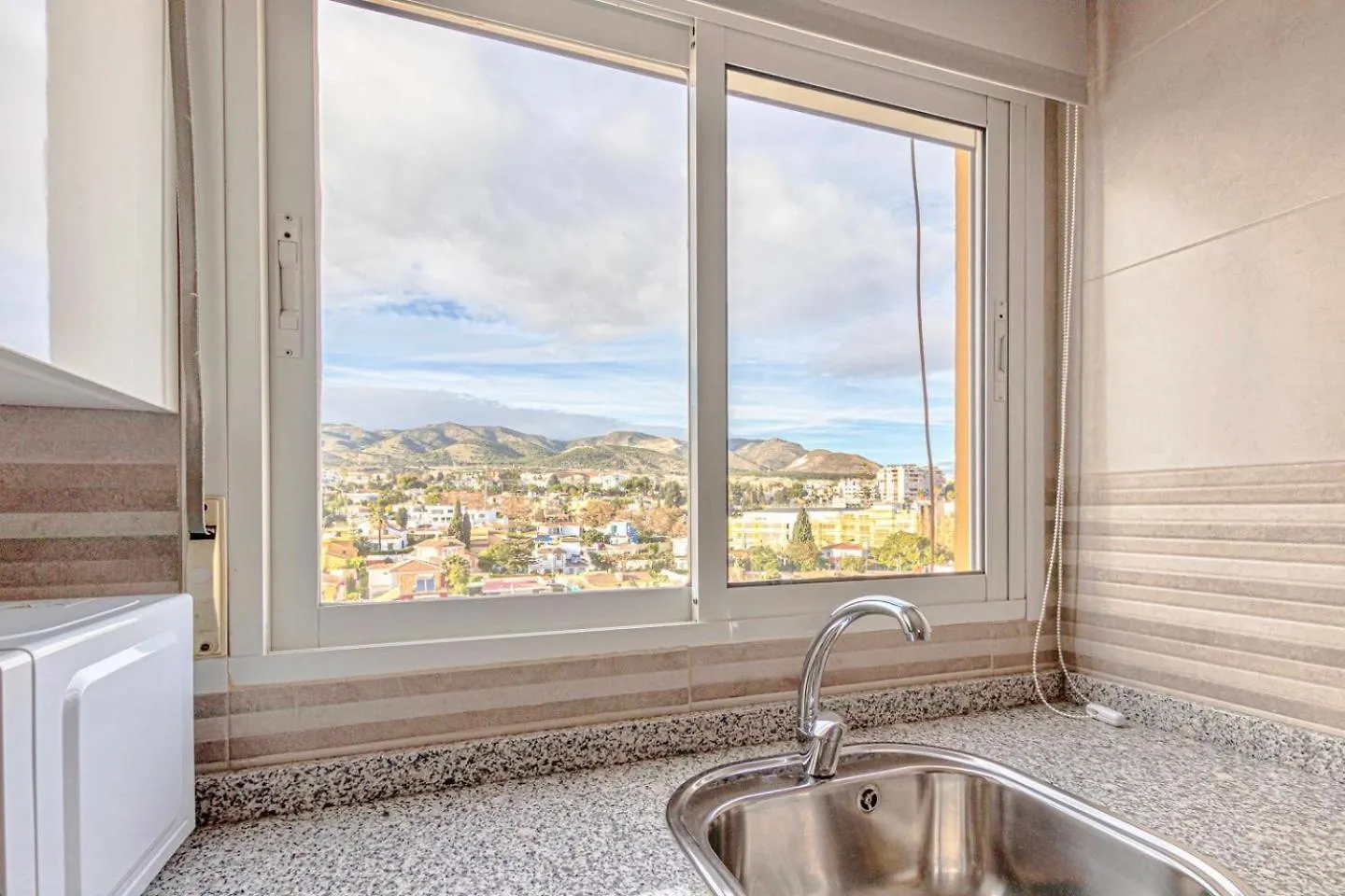 797 Holiday Rentals- Amplio Estudio En Puerto Marina ベナルマデナ 0*,  スペイン