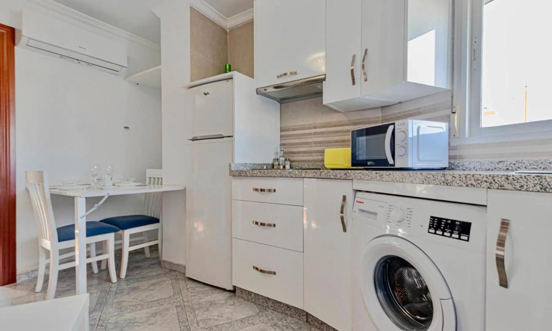 アパート 797 Holiday Rentals- Amplio Estudio En Puerto Marina ベナルマデナ